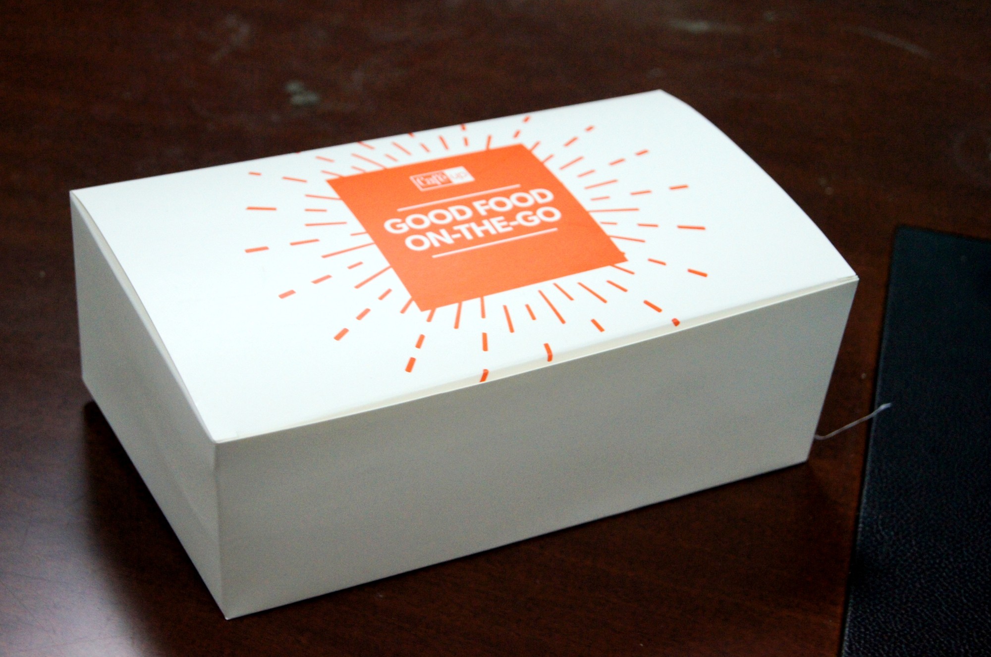 طراحی سفارشی جعبه بسته بندی مقوایی Cuboid برای مواد غذایی اسنک
