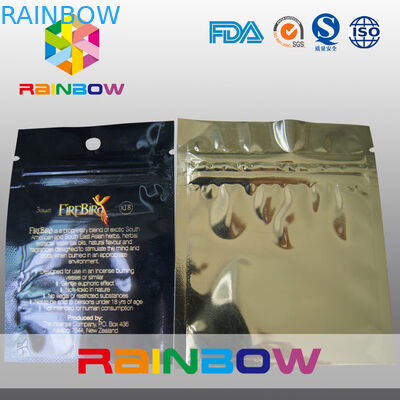 سه طرف تخت، زیپ فویل مایلر را با سوراخ آویزان مهر و موم می کردند