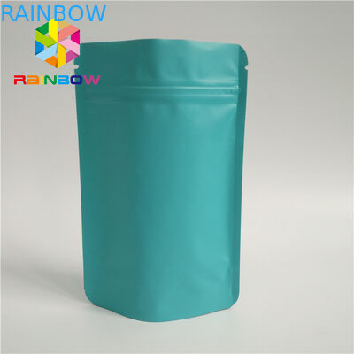 کیسه های طبیعی چای سبز بسته بندی مات روی سطح Ziplock خود ایستاده