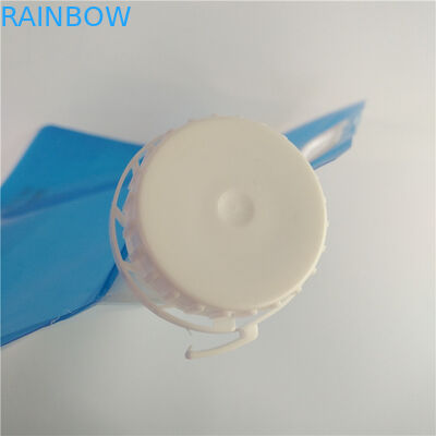 کیسه های نگهدارنده مایعات در فضای باز ، آب آشامیدنی ایستاده و کیسه چرمی با دستگیره