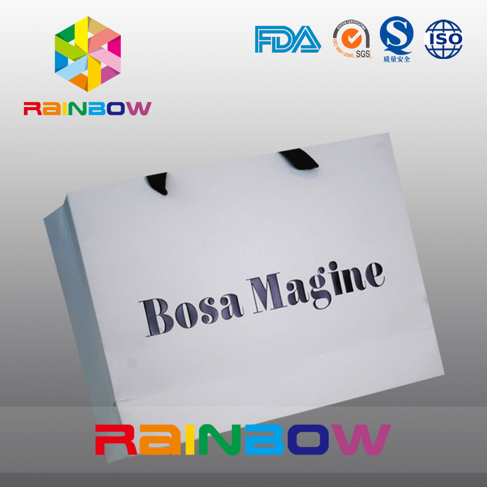 کیسه کاغذ سفارشی سازگار با محیط زیست با دستگیره برای بسته بندی پوشاک