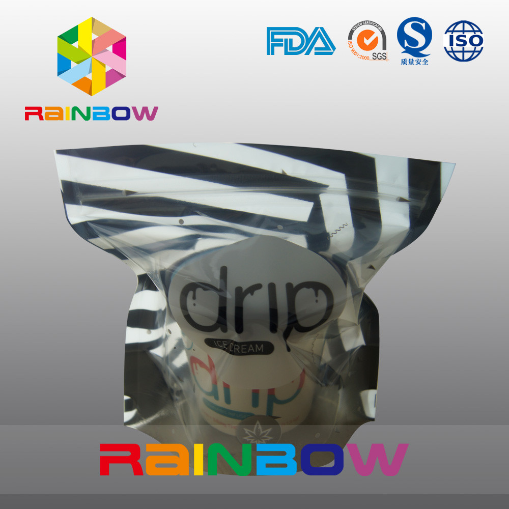 بسته بندی کیسه های پلاستیکی بستنی یخ زده با پاک کردن پنجره و زیپ