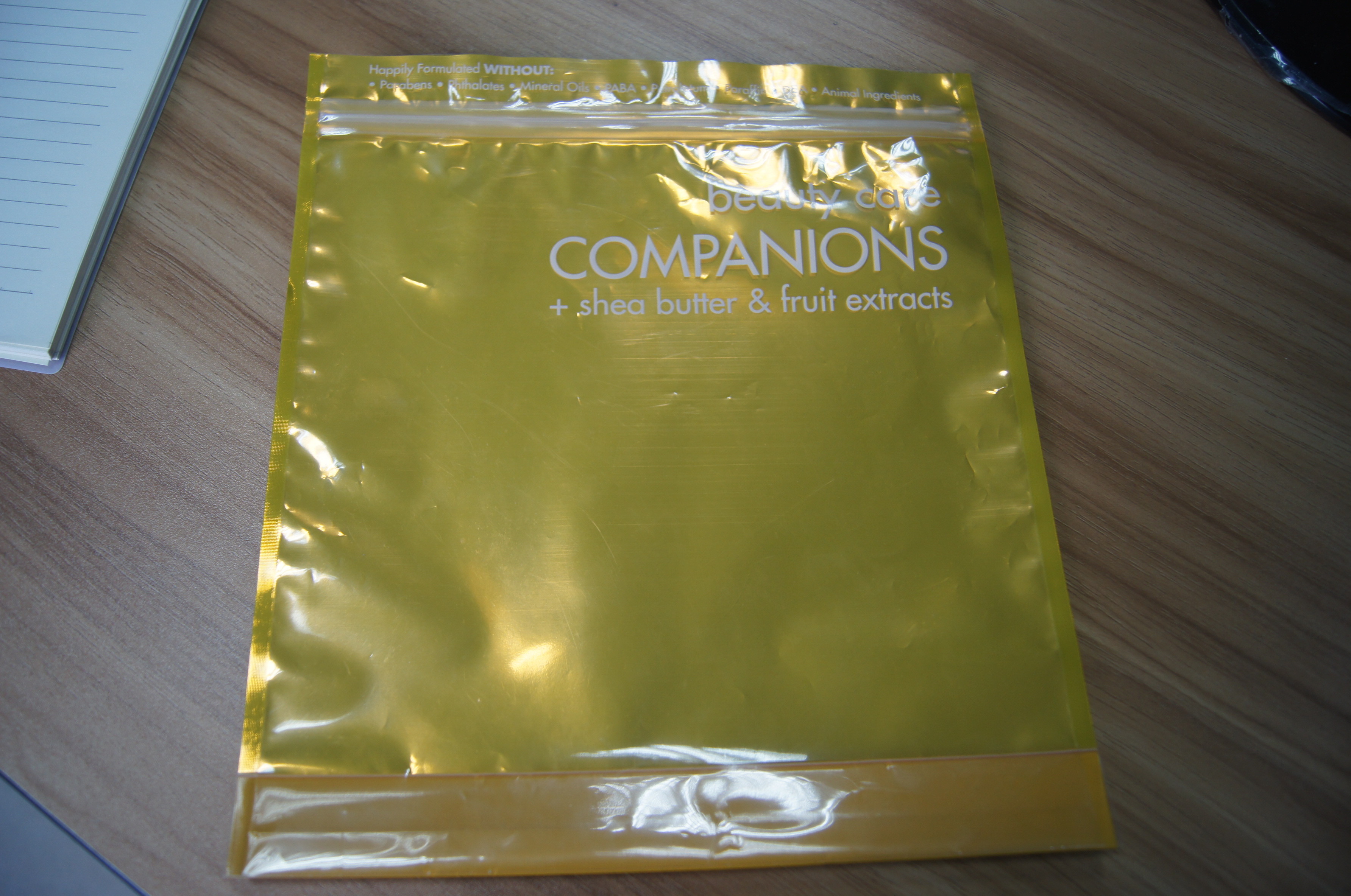 جعبه بسته بندی لوازم آرایشی و بهداشتی پلاستیکی با زیپ