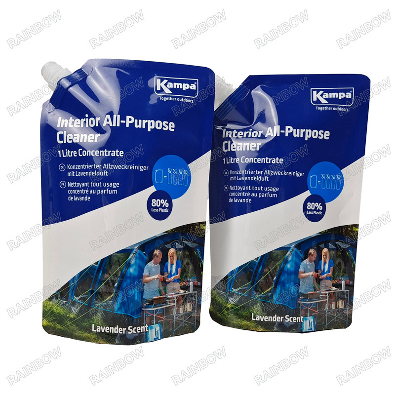 غذاها، نوشیدنی ها، آبمیوه ها با زیپ و کیسه ای در کنار کیسه ای در کنار کیسه ای برای کودک