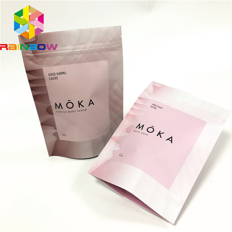 کیسه های بسته بندی پلاستیکی مشکی مات سیاه و تصویری بیولوژیکی قابل تخریب با کیفیت بالا